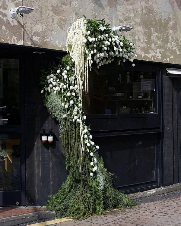 Trend: Overgrown Foliage Installations