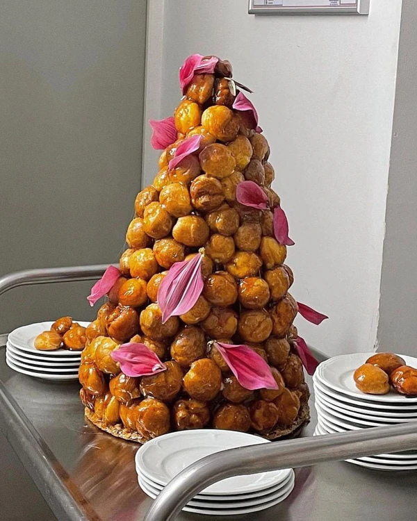 Trend: Croquembouche Wedding Desserts