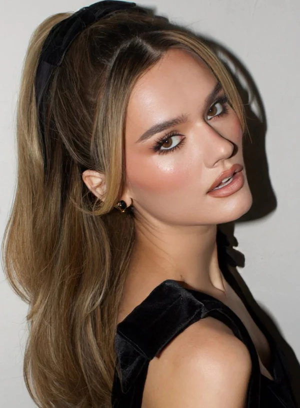 30 Chic Half-Up, Half-Down Wedding Hairstyle Ideas — photo 1