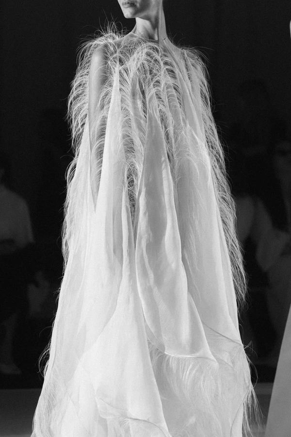 <span><span><a href="https://www.instagram.com/stephanerolland_paris/"></a><a href="https://www.instagram.com/stephanerolland_paris/">Stéphane Rolland</a><a href="https://www.instagram.com/stephanerolland_paris/"></a>, Photography: <a href="https://www.instagram.com/tiposnet/">Tipos</a></span></span>