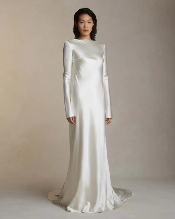 14 Stunning Dresses to Inspire Winter Brides