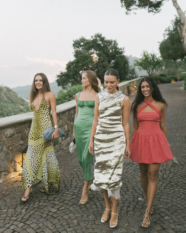 A Glamorous Seaside Wedding Evocative of a Classic Italian Film