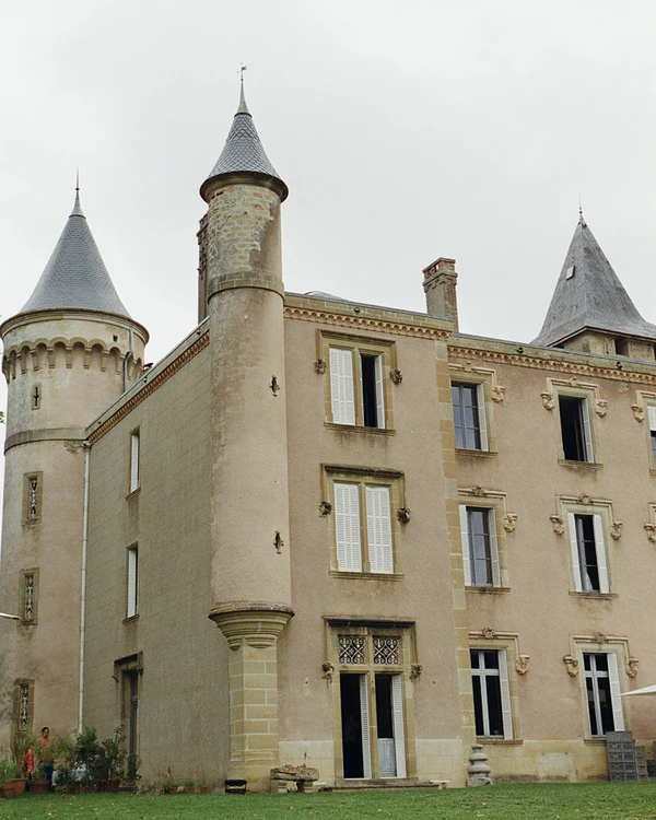 Influencer Ella McFadin’s French Château Wedding Was an Editorial Take on Countryside Elegance
