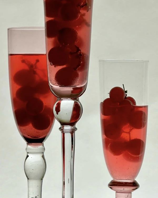 40 Trendy Ideas for Serving Your Wedding Cocktails