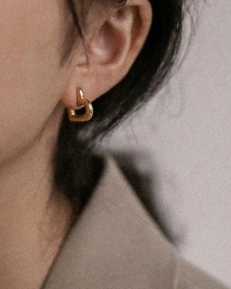 Minimalist Earrings to Compliment Your Wedding Look