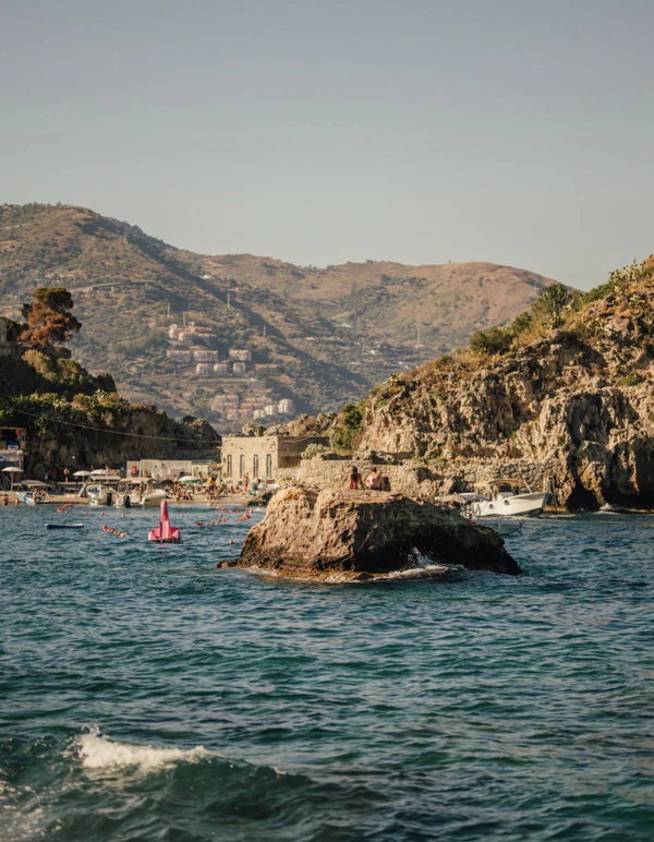 <a href="https://www.instagram.com/p/DaNf-fEFHc-/?hl=en&img_index=1">Villa Sant'Andrea</a>