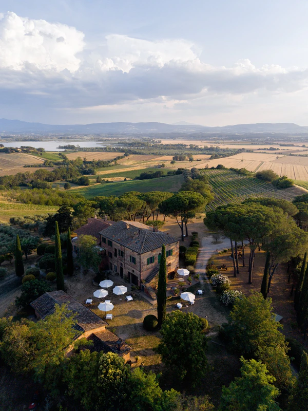 <a href="https://www.instagram.com/villacozzano">Villa Cozzano</a>, Photography: <a href="https://www.instagram.com/p/DaDDXGdigMo/?img_index=14">Roman Ivanov</a>