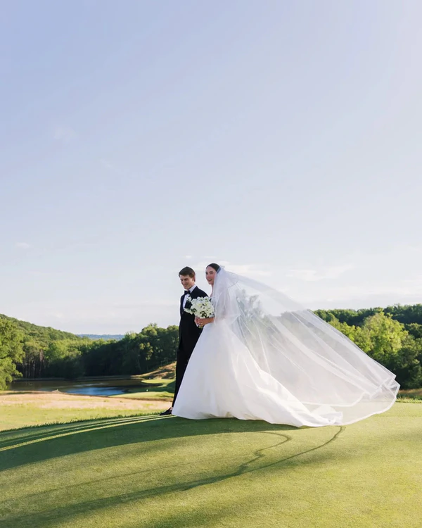 Photography: <a href="https://www.instagram.com/p/DabWpa8kUOW/?img_index=1">Julia Wade</a>