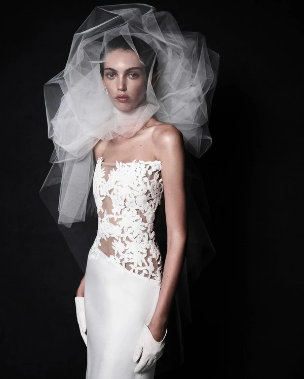 <a href="https://www.instagram.com/labayviktoria_atelier/p/DGF1d4wN4o6/">Labay Viktoria</a>