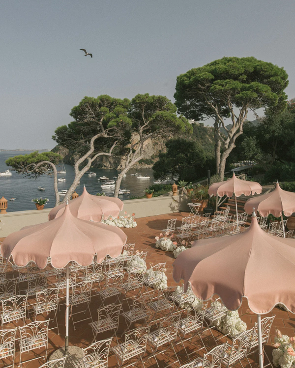 A Glamorous Seaside Wedding Evocative of a Classic Italian Film