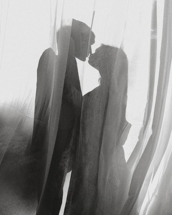 10 Photographer-Backed Wedding Portrait Pose Ideas to Save to Your Mood Board
