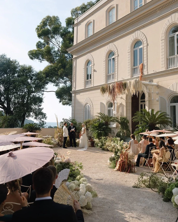 <a href="https://www.instagram.com/p/DJ31g_YNkAK/?img_index=1">Villa Astor</a>, Photography: <a href="https://www.instagram.com/the.saums/">The Saums</a>