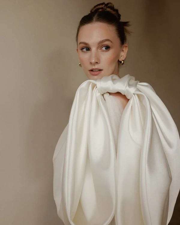 <a href="https://www.instagram.com/p/DFs0xs3x9qx/?img_index=1">Pre-Dame Beauty</a>, Phhotography: <a href="https://www.instagram.com/sammblake/">Samm Blake</a>