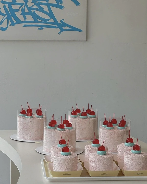 Pink Wedding Cakes & Desserts