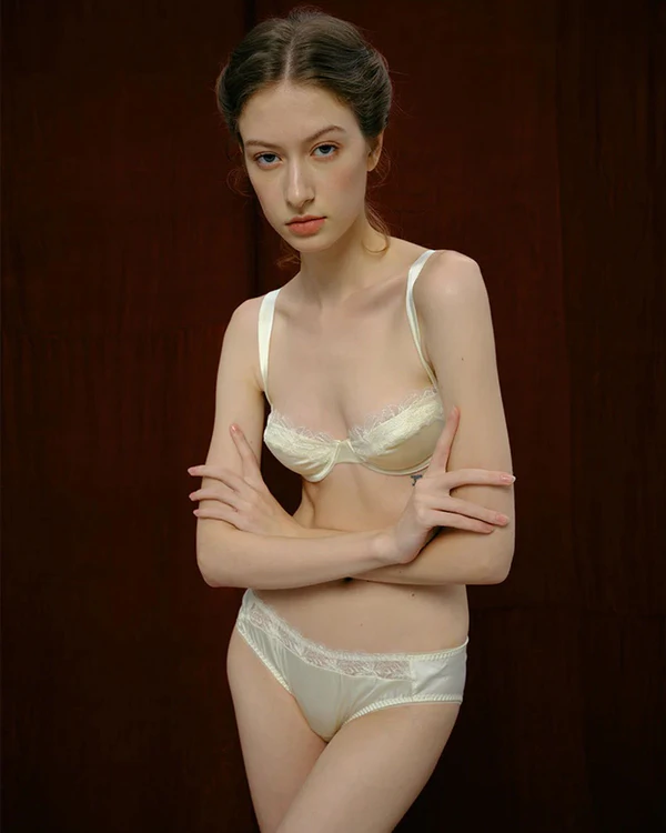 20 White Lingerie Sets for Your Wedding Night