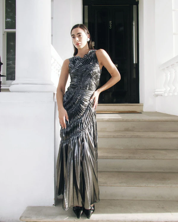 40 Stunning Christmas Party Outfits for 2024