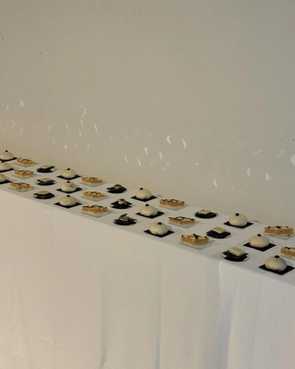 35 Chic Ideas to Style Your Wedding Dessert Tables