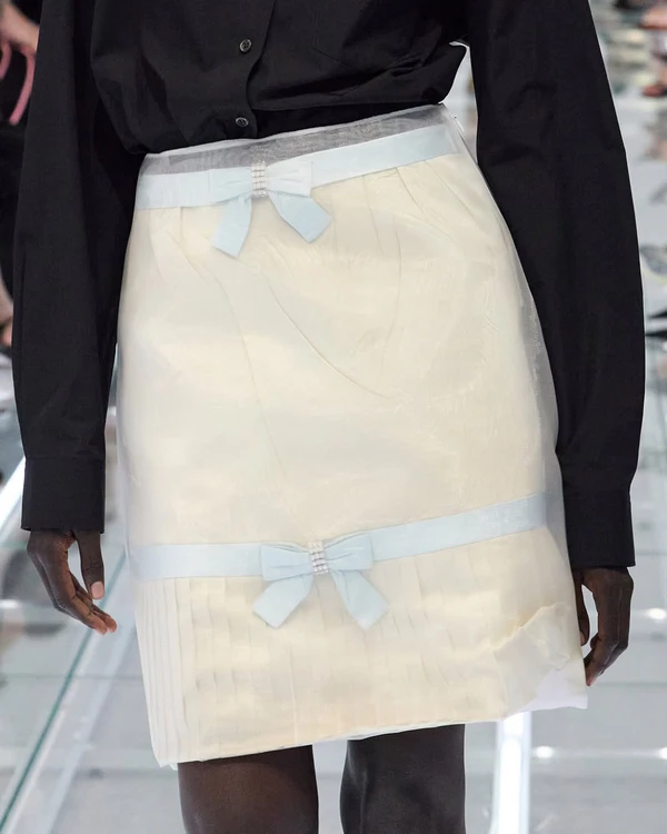 <a href="https://www.instagram.com/p/Ddq-3QFiBgP/?img_index=1">Prada</a>