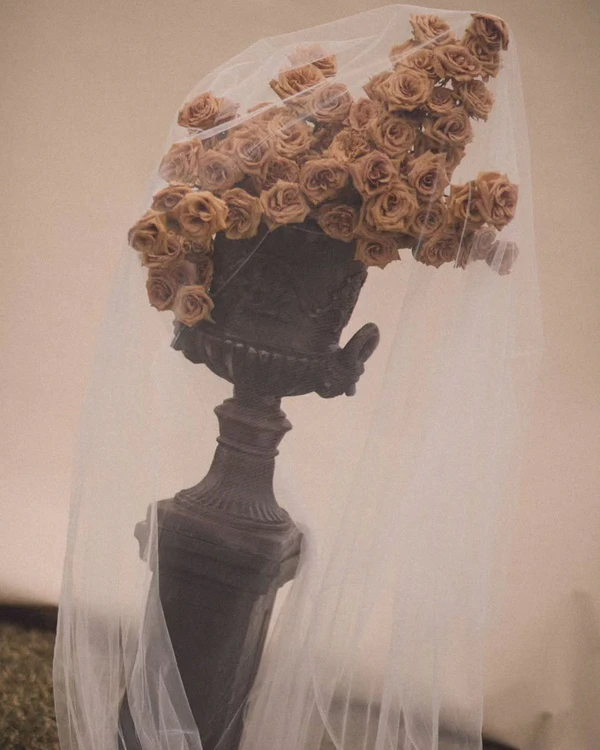 30 Vintage-Inspired Floral Arrangements That Make Nostalgia Feel New — photo 2