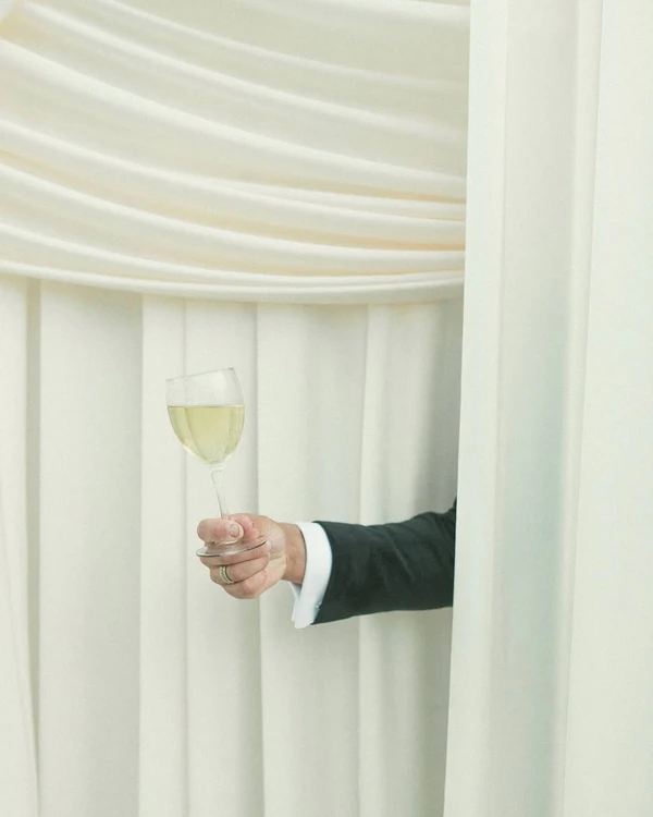 40 Fashionable Food-Infused Wedding Photography Ideas That Serve Style