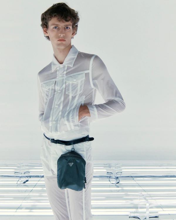 <a href="https://www.instagram.com/p/DZ9rGrHlc0n/?img_index=2">Prada</a>