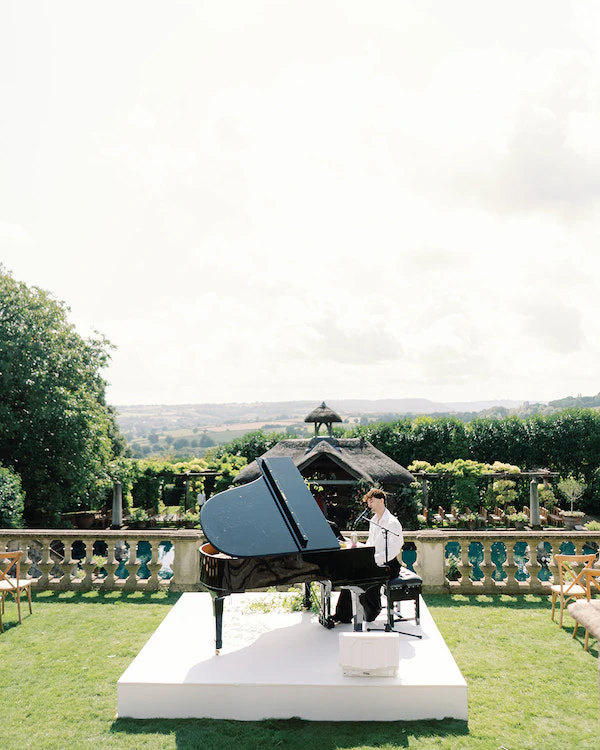 An Enchanting Manor Wedding in the English Countryside — photo 1