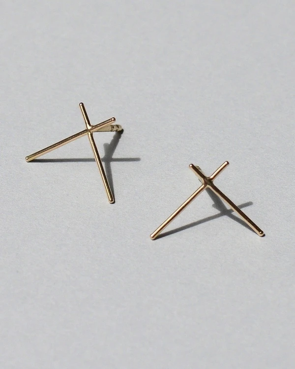 Minimalist Earrings to Compliment Your Wedding Look