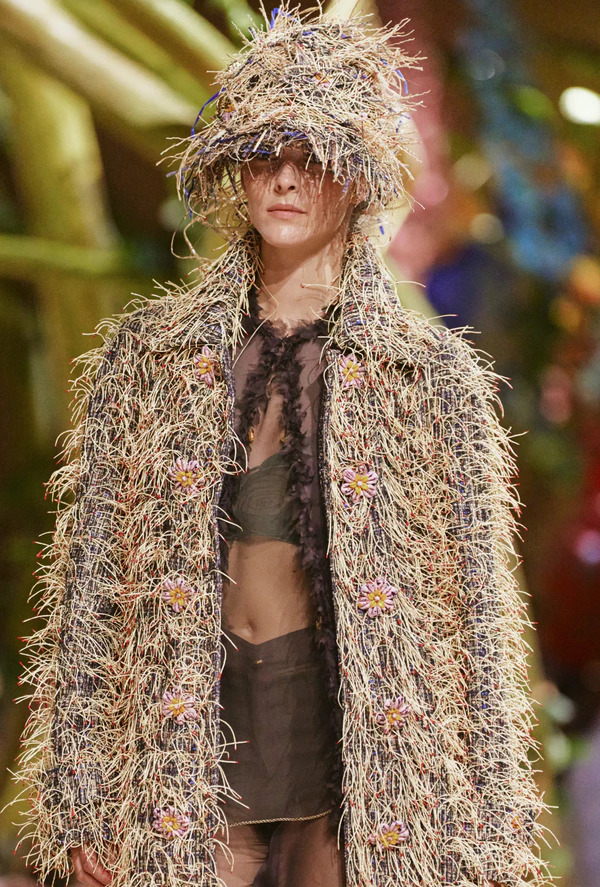 <a href="https://www.chanel.com/gb/haute-couture/26khc/look-16/">Chanel</a>