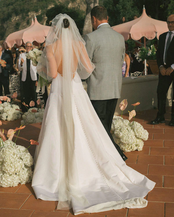 A Glamorous Seaside Wedding Evocative of a Classic Italian Film