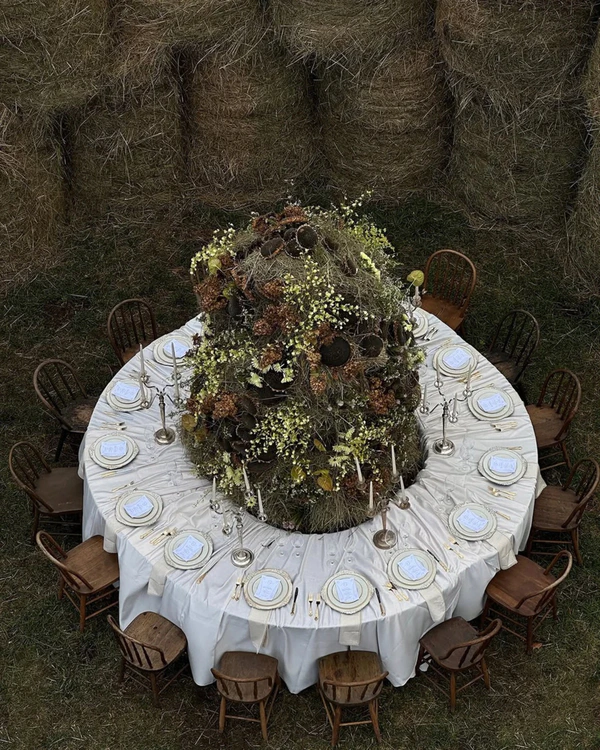 <a href="https://www.instagram.com/p/DQ4H-iakeaJ/?img_index=1">Farm and Son</a>, Photography: <a href="https://www.instagram.com/jeffropratt/">Jeffrey Pratt</a>
