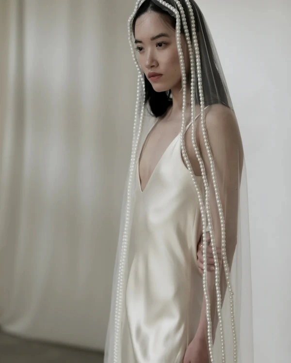 <a href="https://abellie.com/products/rosario-pearl-edge-wedding-veil">A.B. Ellie</a>