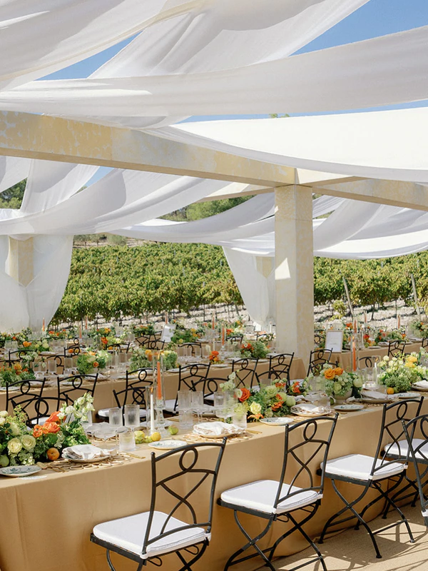 <a href="https://www.instagram.com/inawe_weddings/p/DUU__ebCh4o/?img_index=2">In Awe</a>, Photography: <a href="https://www.instagram.com/pablo_laguia/">Pablo Laguia</a>