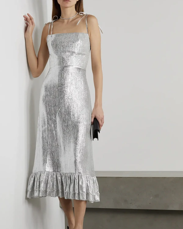 10 Stunning Silver Wedding Dresses