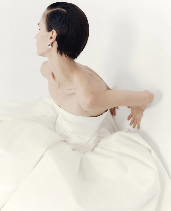 Best Wedding Dress Styles for Smaller Chest — photo 1