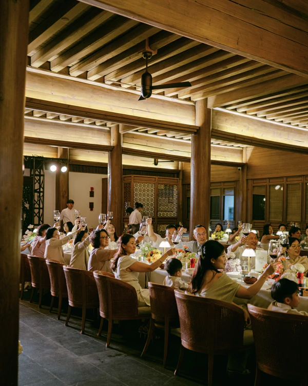 A Pastel-Drenched Chinese Celebration at Amandayan Amid the Mountainscapes of Lijiang