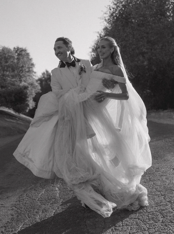 Influencer Jade Mitchell-Clyde's Chic Black-Tie Wedding in California's Gold Country