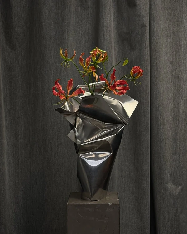Trend: Chrome Blooms