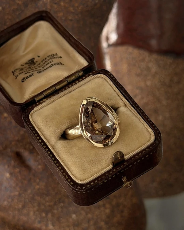 <a href="https://www.instagram.com/p/DTGUpiokqmG/">SOFIA KAMAN Ring</a>&nbsp;