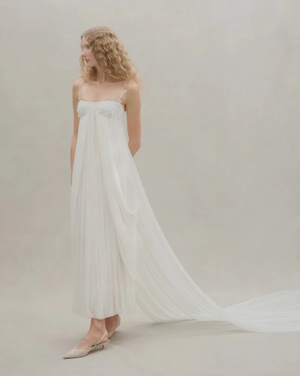 <a href="https://alexandragrecco.com/collections-product/effie-gown">Alexandra Grecco</a>