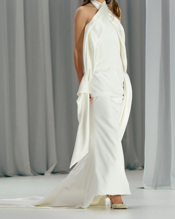 <a href="https://www.instagram.com/yolancris/"><span class="s1">Yolancris</span></a> courtesy of <a href="https://www.instagram.com/barcelonabridalfashionweek_/"><span class="s1">Barcelona Bridal Fashion Week</span></a>