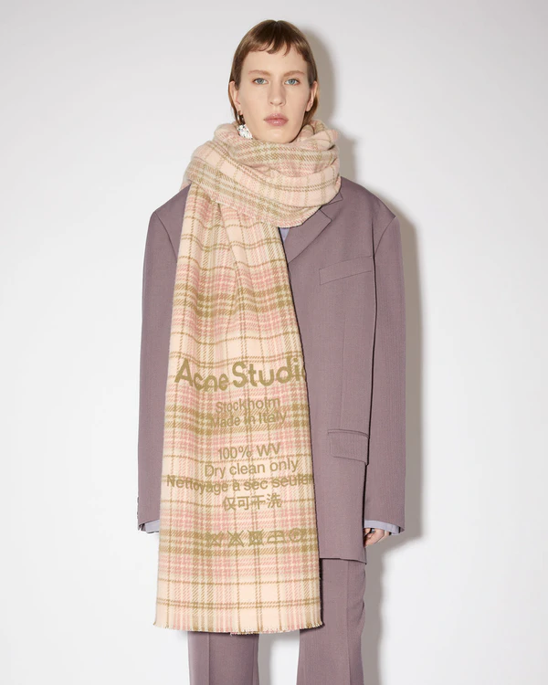 10 Scarves to Stay Cozy this Fall