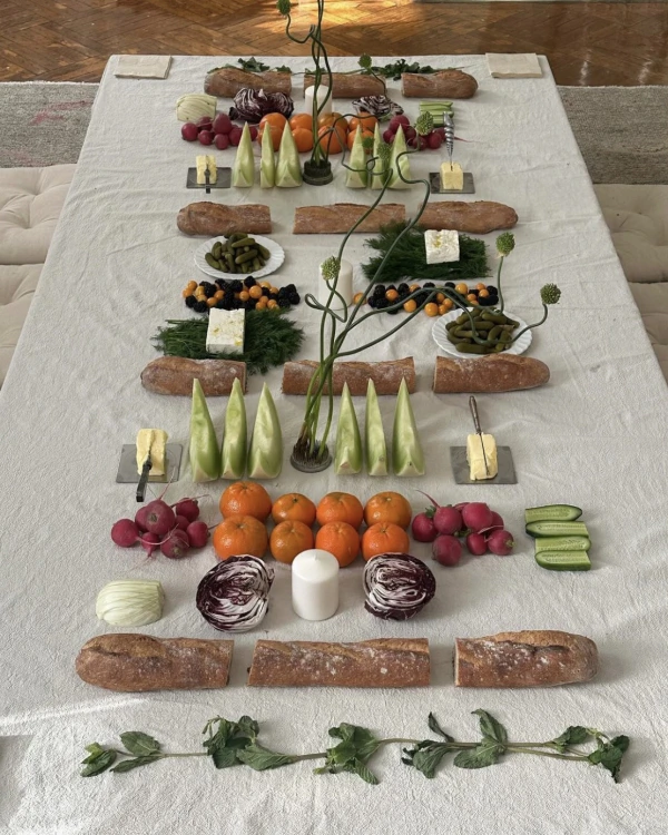 Trend: Minimalist Grazing Tables
