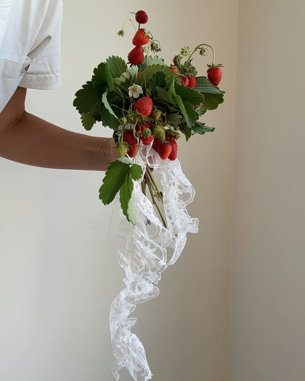 <a href="https://www.instagram.com/p/DZSrIQakSck/">Olive and Sage Floral</a>