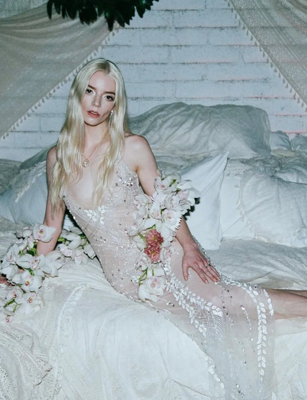 <a href="https://www.instagram.com/p/DXM2b5plKfb/?igsh=MXIxOGxyODQ0ZGlkbA==">Anya Taylor Joy</a>