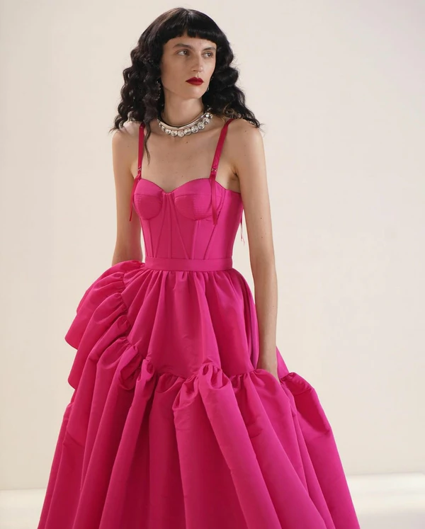 Barbiecore: The Hottest Summer Trend Which Will Help You Nail Your Wedding Outfit — photo 2