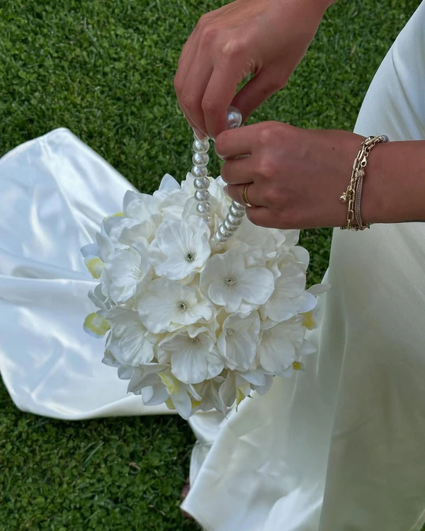 9 Stylish Bouquet Trends We're Loving for Brides Right Now