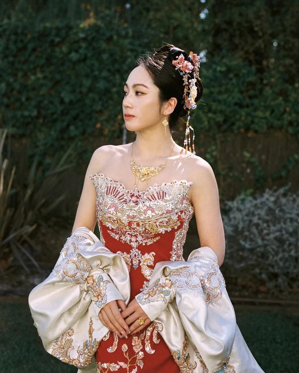 A Unique Fusion of Italian, Spanish & Chinese Cultures in this Chic Madrid Garden Wedding