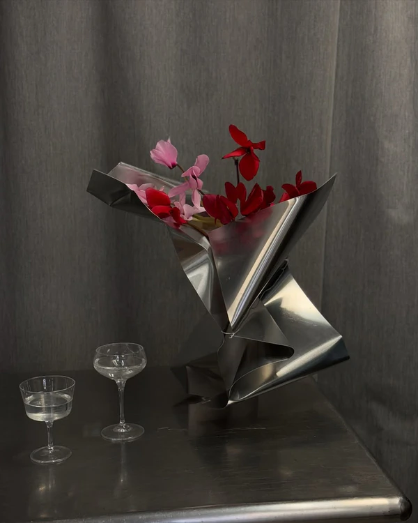 Trend: Chrome Blooms