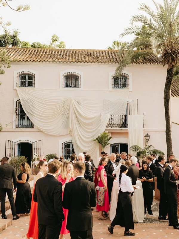 <a href="https://www.instagram.com/openthedoorevents/">Open the Door Events</a>, Textile: <a href="https://www.instagram.com/p/DVbIzZUDOA1/?img_index=8">Mia Sylvia</a>, Photography:&nbsp;<a href="https://www.instagram.com/ohh.ginger/">Ginger's Eyes</a>