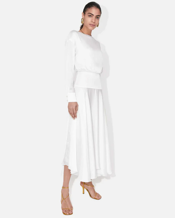 14 Stunning Dresses to Inspire Winter Brides